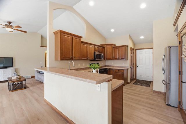 535 COONEN DRIVE, Combined Locks, WI 54113