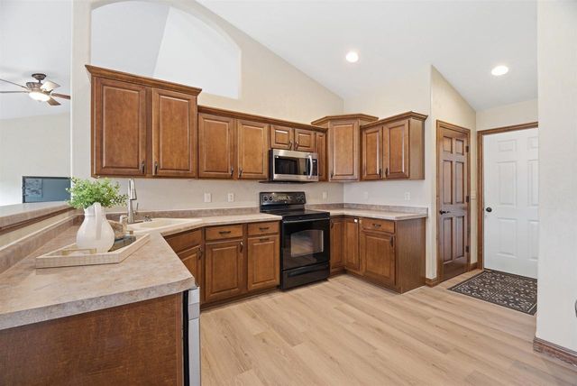 535 COONEN DRIVE, Combined Locks, WI 54113