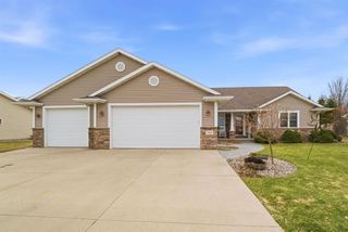 535 COONEN DRIVE, Combined Locks, WI 54113
