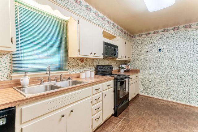 6077 Grand River Road, Newburgh, IN 47630