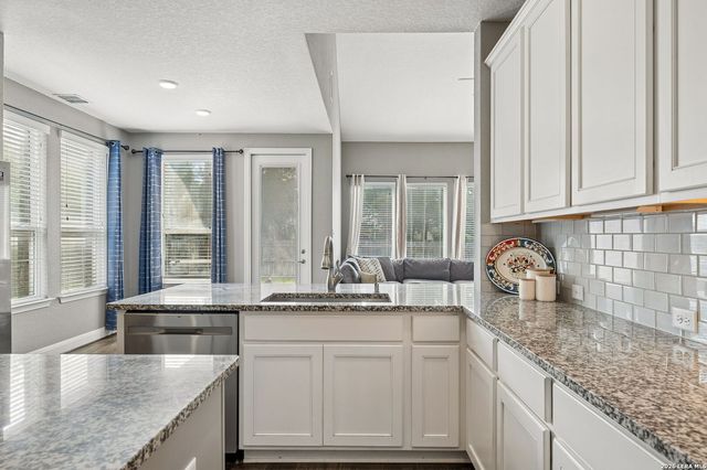 647 MISSION HILL RUN, New Braunfels, TX 78132