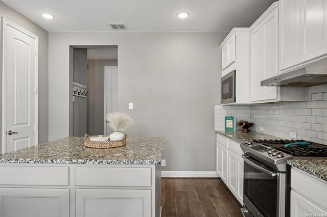 647 MISSION HILL RUN, New Braunfels, TX 78132