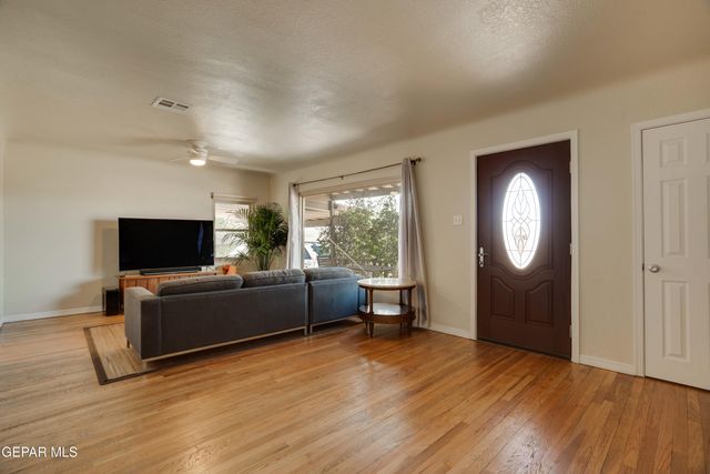 3324 N Stanton Street, El Paso, TX 79902