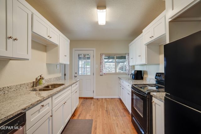 3324 N Stanton Street, El Paso, TX 79902