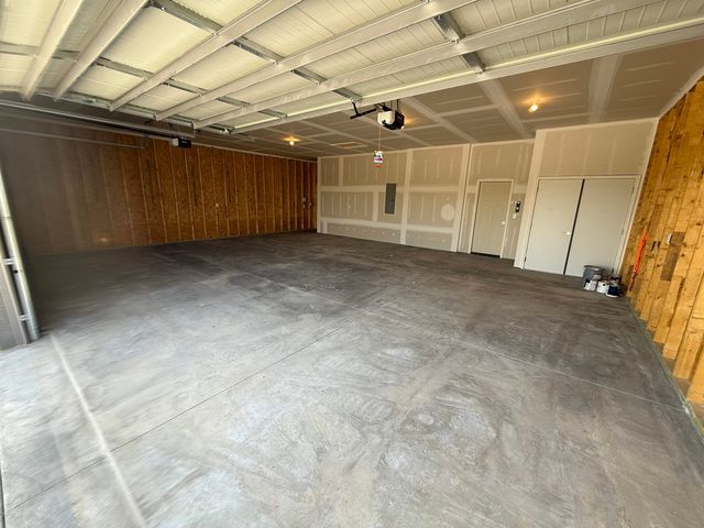 27 Kingdom Ct, Goddard, KS 67052