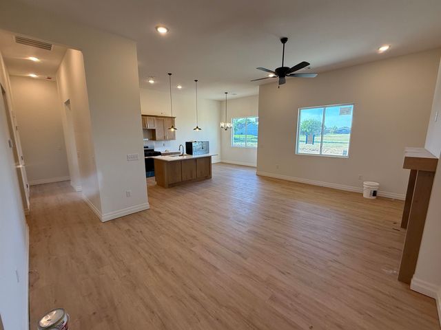 27 Kingdom Ct, Goddard, KS 67052