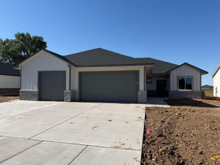 27 Kingdom Ct, Goddard, KS 67052