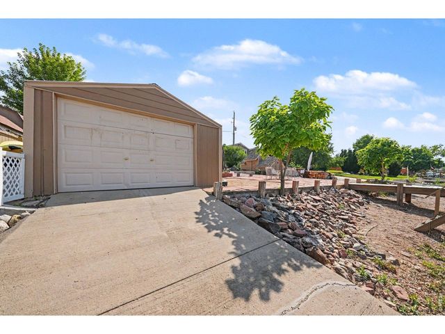 1005 Knobcone Pl, Loveland, CO 80538