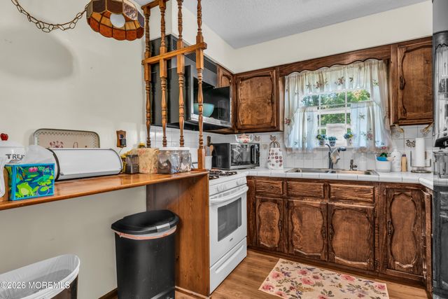 18 Whitecap Way, Brick, NJ 08723