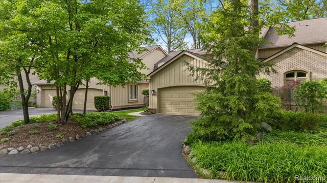 1161 Hillpointe Circle, Bloomfield Hills, MI 48304