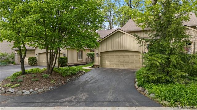 1161 Hillpointe Circle, Bloomfield Hills, MI 48304