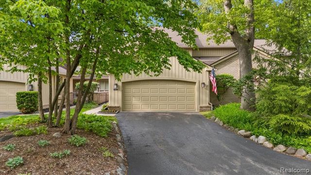 1161 Hillpointe Circle, Bloomfield Hills, MI 48304