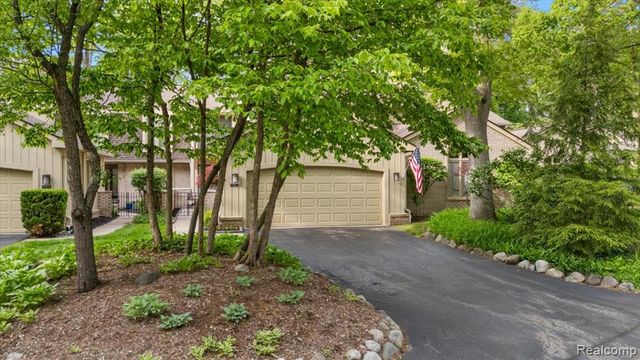 1161 Hillpointe Circle, Bloomfield Hills, MI 48304