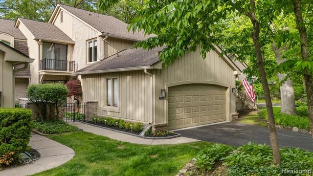 1161 Hillpointe Circle, Bloomfield Hills, MI 48304