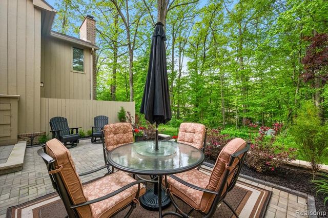 1161 Hillpointe Circle, Bloomfield Hills, MI 48304