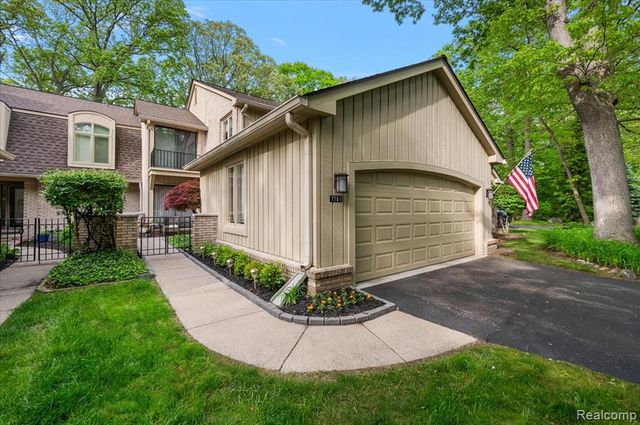 1161 Hillpointe Circle, Bloomfield Hills, MI 48304