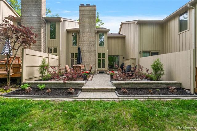 1161 Hillpointe Circle, Bloomfield Hills, MI 48304