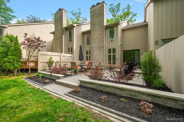1161 Hillpointe Circle, Bloomfield Hills, MI 48304