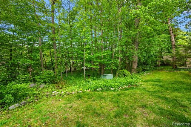 1161 Hillpointe Circle, Bloomfield Hills, MI 48304