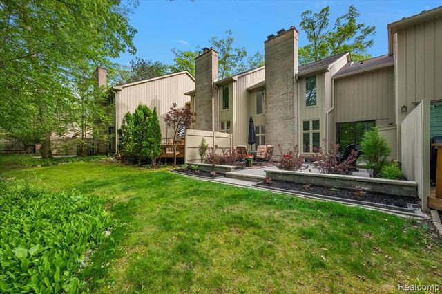 1161 Hillpointe Circle, Bloomfield Hills, MI 48304