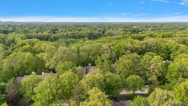 1161 Hillpointe Circle, Bloomfield Hills, MI 48304