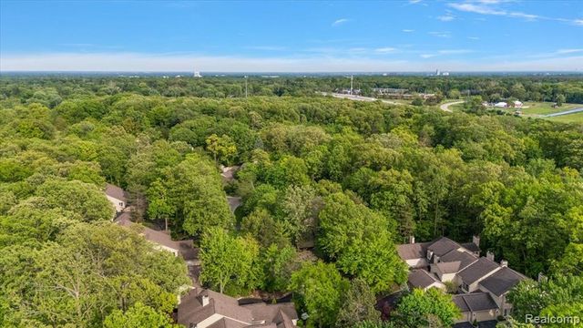 1161 Hillpointe Circle, Bloomfield Hills, MI 48304