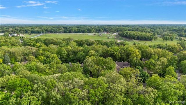 1161 Hillpointe Circle, Bloomfield Hills, MI 48304