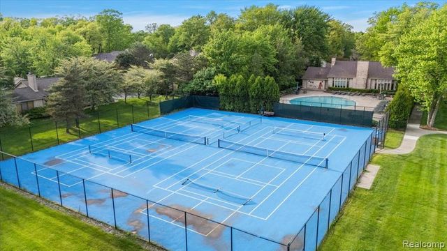 1161 Hillpointe Circle, Bloomfield Hills, MI 48304