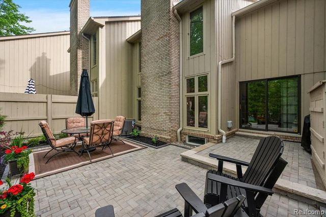 1161 Hillpointe Circle, Bloomfield Hills, MI 48304