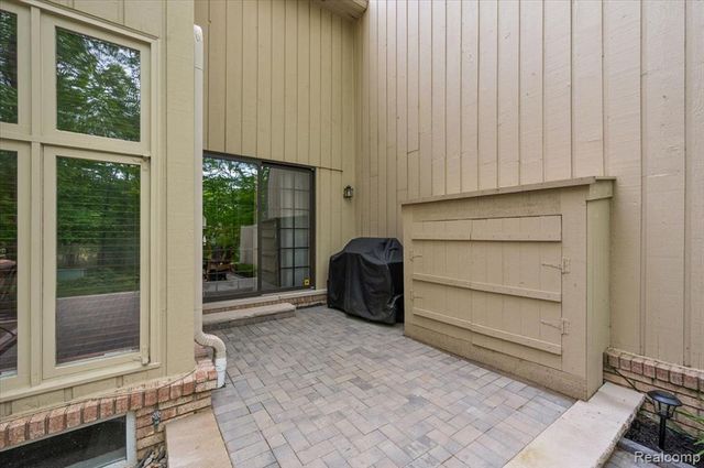 1161 Hillpointe Circle, Bloomfield Hills, MI 48304