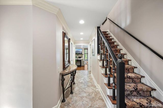 1161 Hillpointe Circle, Bloomfield Hills, MI 48304