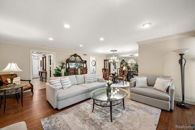 1161 Hillpointe Circle, Bloomfield Hills, MI 48304