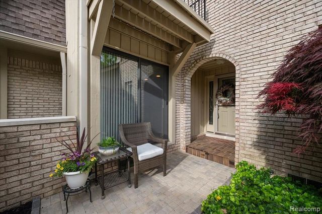 1161 Hillpointe Circle, Bloomfield Hills, MI 48304