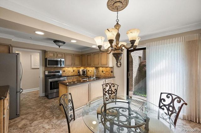 1161 Hillpointe Circle, Bloomfield Hills, MI 48304