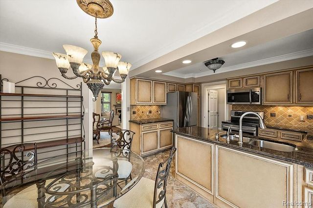 1161 Hillpointe Circle, Bloomfield Hills, MI 48304