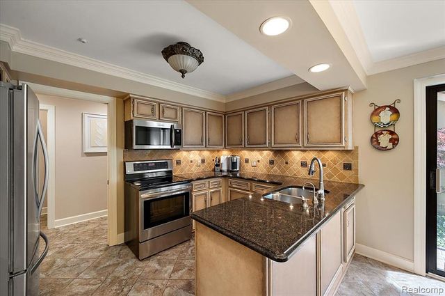 1161 Hillpointe Circle, Bloomfield Hills, MI 48304