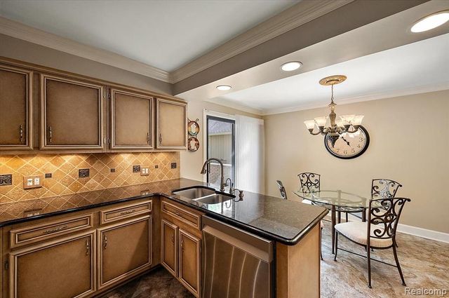 1161 Hillpointe Circle, Bloomfield Hills, MI 48304