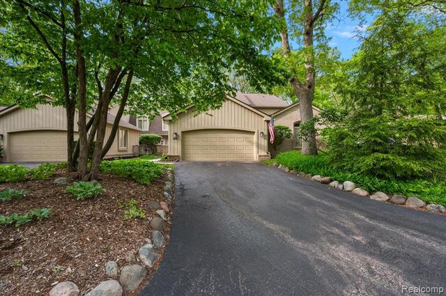 1161 Hillpointe Circle, Bloomfield Hills, MI 48304