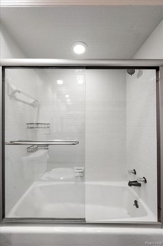 1161 Hillpointe Circle, Bloomfield Hills, MI 48304