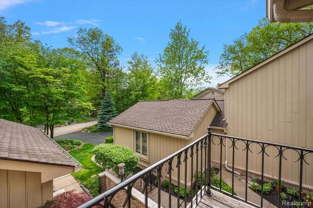 1161 Hillpointe Circle, Bloomfield Hills, MI 48304