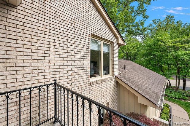 1161 Hillpointe Circle, Bloomfield Hills, MI 48304