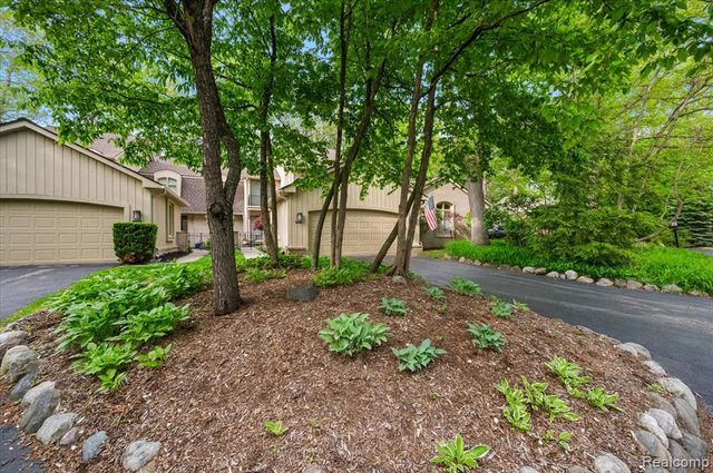 1161 Hillpointe Circle, Bloomfield Hills, MI 48304