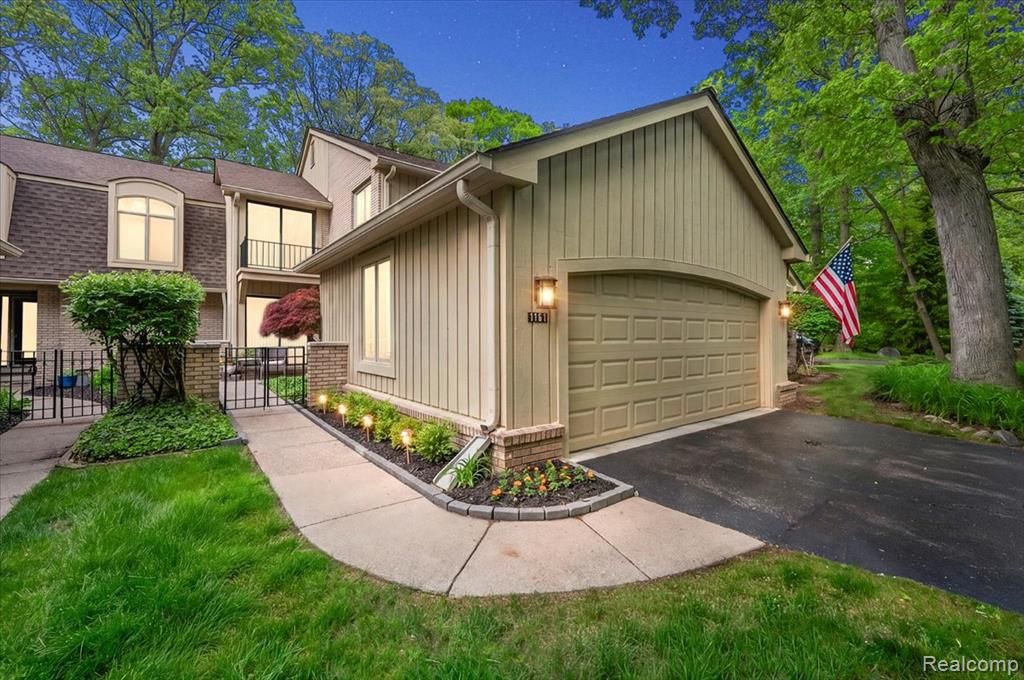 1161 Hillpointe Circle, Bloomfield Hills, MI 48304