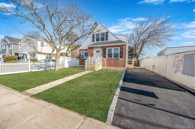 8 Rockaway Avenue, Westbury, NY 11590