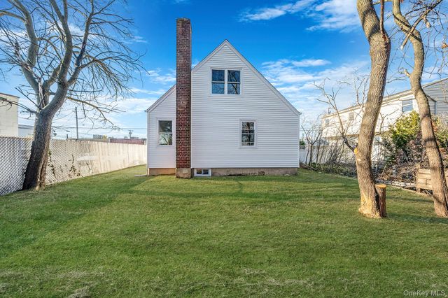 8 Rockaway Avenue, Westbury, NY 11590