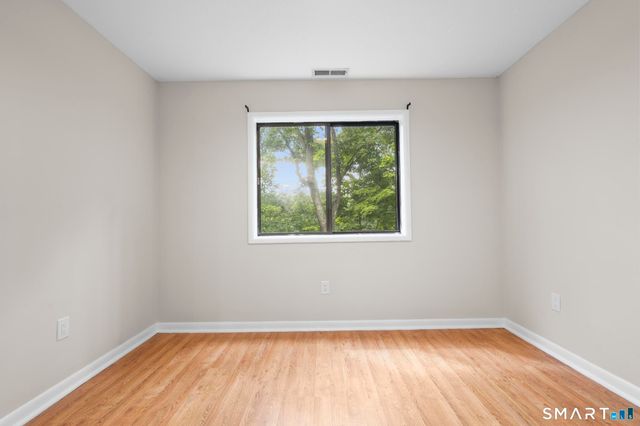 166 Old Brookfield Road 26D4, Danbury, CT 06811