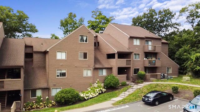 166 Old Brookfield Road 26D4, Danbury, CT 06811