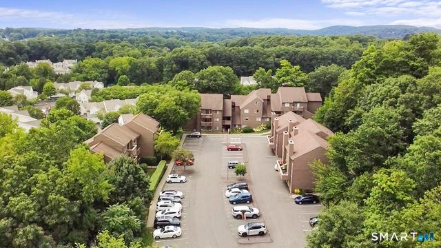 166 Old Brookfield Road 26D4, Danbury, CT 06811