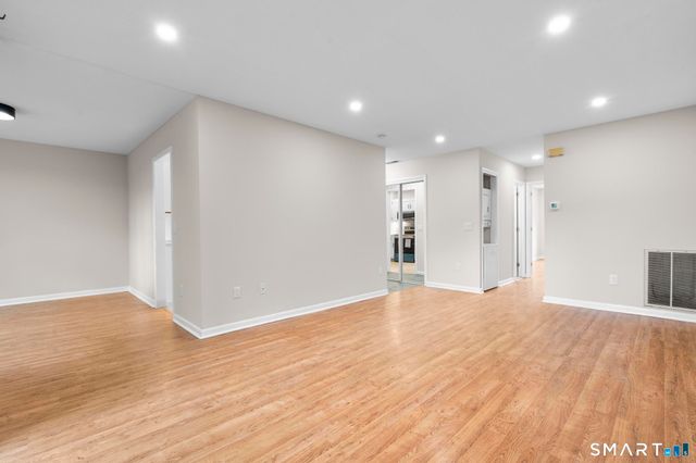 166 Old Brookfield Road 26D4, Danbury, CT 06811
