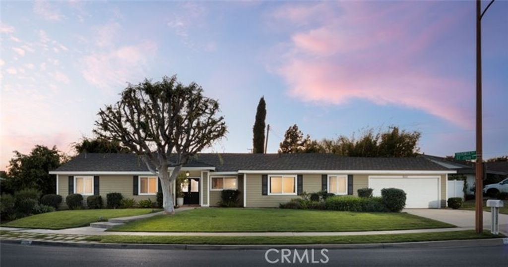 1032 Saint John Place, Tustin, CA 92705